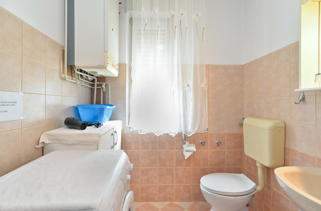 Apartment & Room Tanja 1552 Pula Exterior photo